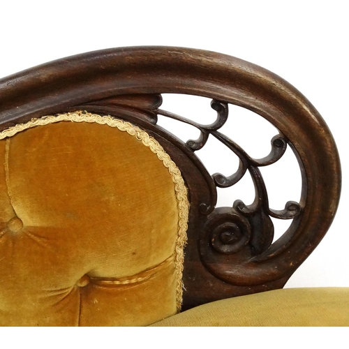 4 - Victoria mahogany chaise long with gold upholstery
