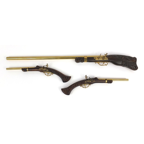 712 - Pair of decorative flint lock pistols and rifle, the rifle 105cm long