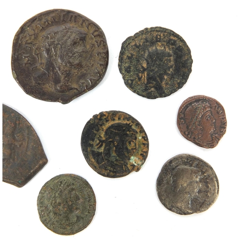 279 - Group of ten Roman coins, the largest approximately 2.5cm in diameter, approximate weight 36.0g