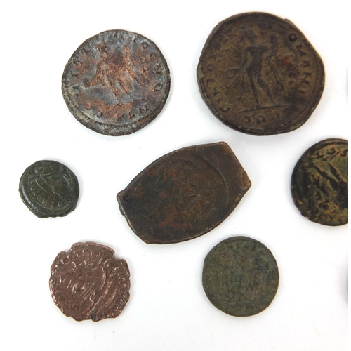 279 - Group of ten Roman coins, the largest approximately 2.5cm in diameter, approximate weight 36.0g