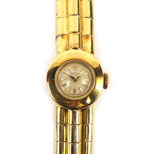 857 - Boxed ladies 18ct gold Omega wristwatch with 18ct gold strap, the movement no.14091129, approximate ... 