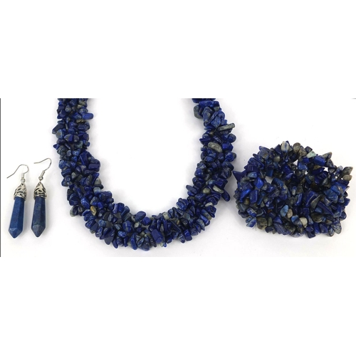 2510 - Natural Lapis Lazuli pebble necklace, bracelet and a pair of Lapis Lazuli obelisk earrings, the neck... 