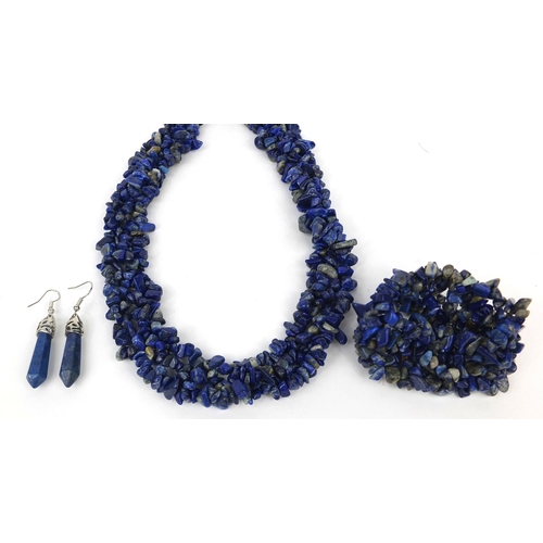 2510 - Natural Lapis Lazuli pebble necklace, bracelet and a pair of Lapis Lazuli obelisk earrings, the neck... 