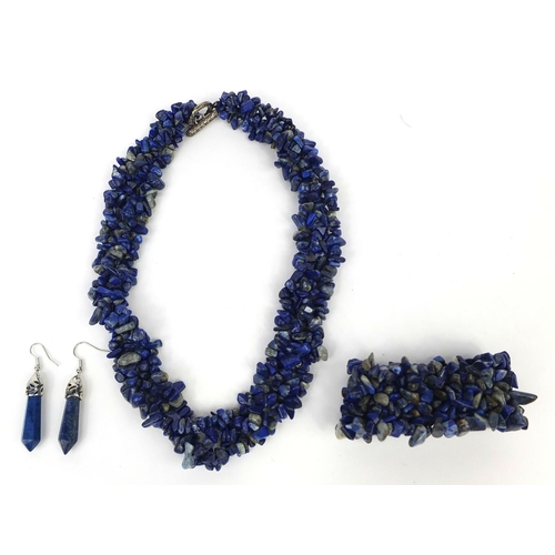 2510 - Natural Lapis Lazuli pebble necklace, bracelet and a pair of Lapis Lazuli obelisk earrings, the neck... 