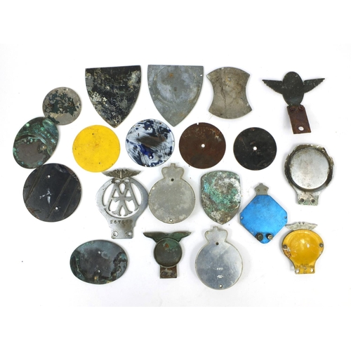 167 - Collection of motoring interest car badges, some enamelled examples, including The Grasshoppers MCC ... 