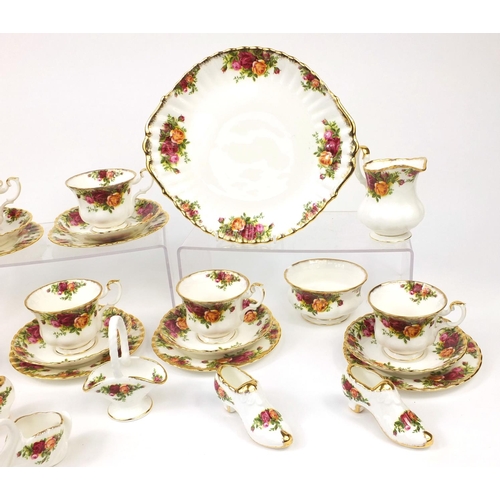 2107 - Royal Albert old country roses patterned tea ware, a six piece tea service, sandwich plate, milk jug... 