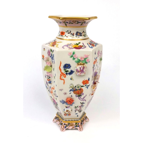 2098 - Franklin Mint porcelain vase of one hundred flowers by Dawen Wang, factory marks to the base, 30cm h... 