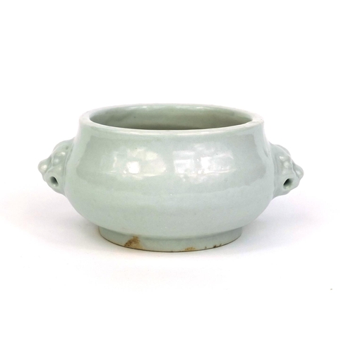 422 - Chinese porcelain Blanc de Chine censer with dog of foo handles, 6.5cm high x 13cm in diameter