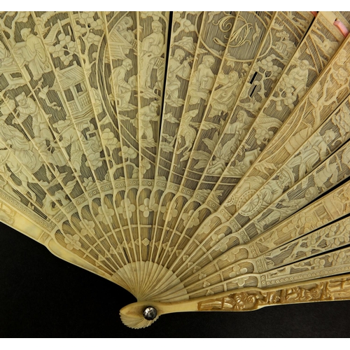 450 - Well detailed Chinese Cantonese ivory fan, profusely pierced and carved with figures, pagodas and fo... 