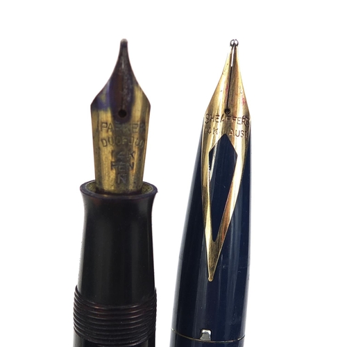 62 - Group of vintage fountain pens and a ball point pen, comprising three Parker 12k rolled gold example... 