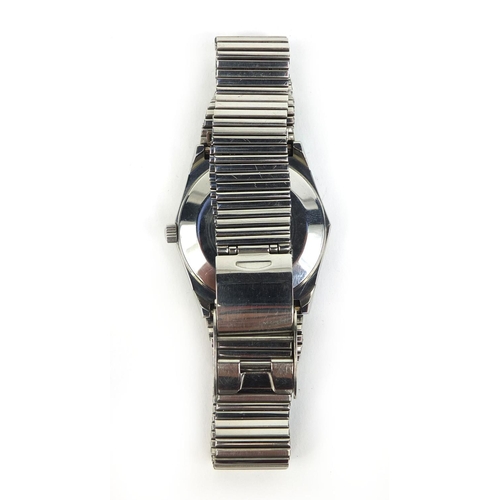 864 - Vintage Rado Senator wristwatch No: 27890319 to the case