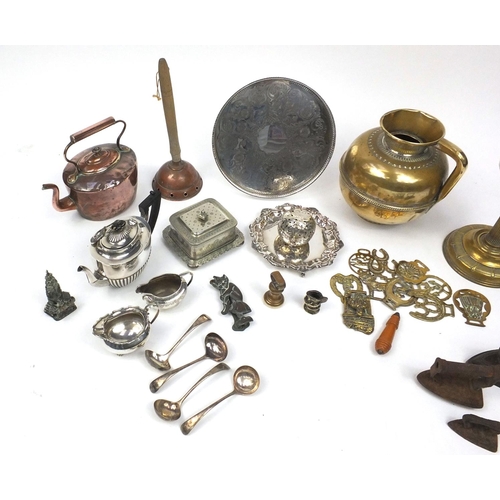 128 - Assorted metal wares including a Victorian brass oil lamp, copper kettle, silver plated teapot, butt... 