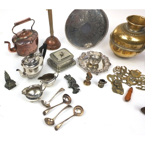 128 - Assorted metal wares including a Victorian brass oil lamp, copper kettle, silver plated teapot, butt... 