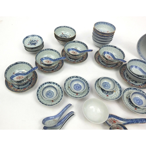 192 - Selection of Chinese hand painted blue and white china to include rice bowls, soup bowls, spoons etc