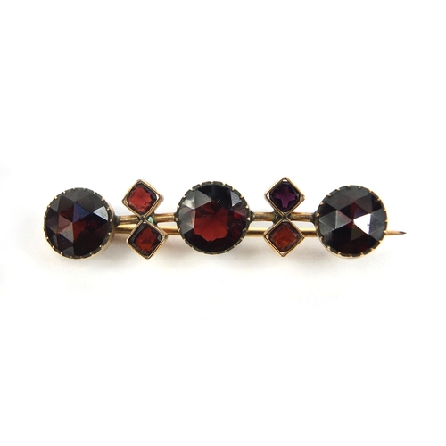 815 - Two gilt metal garnet brooches, the larger 4cm in diameter, approximate weight 11.2g