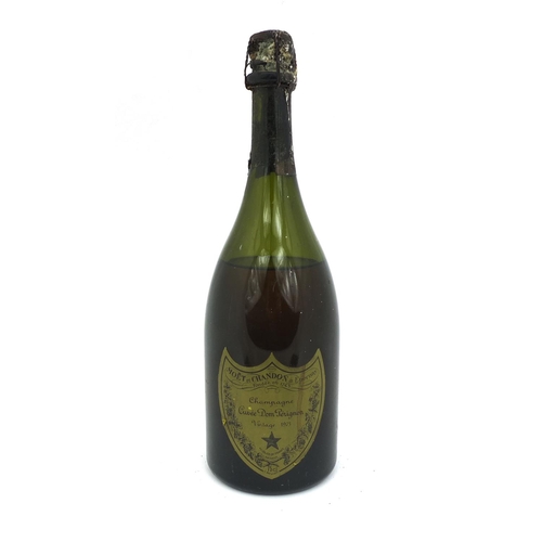 86 - 75cl bottle of vintage 1975 Moet & Chandon Dom Perignon Champagne