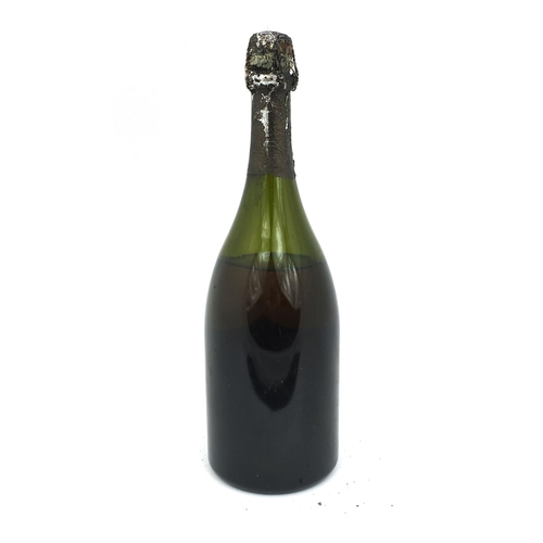 86 - 75cl bottle of vintage 1975 Moet & Chandon Dom Perignon Champagne