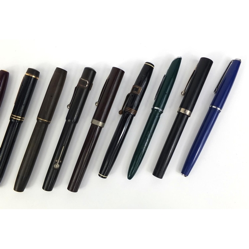 67 - Collection of fifteen vintage fountain pens, including The Universal Pen, Conway Stewart No.479, two... 