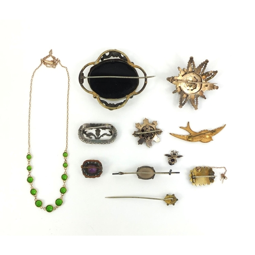 842 - Assorted jewellery including a black onyx micro mosaic brooch, garnet brooches, seed pearl and garne... 