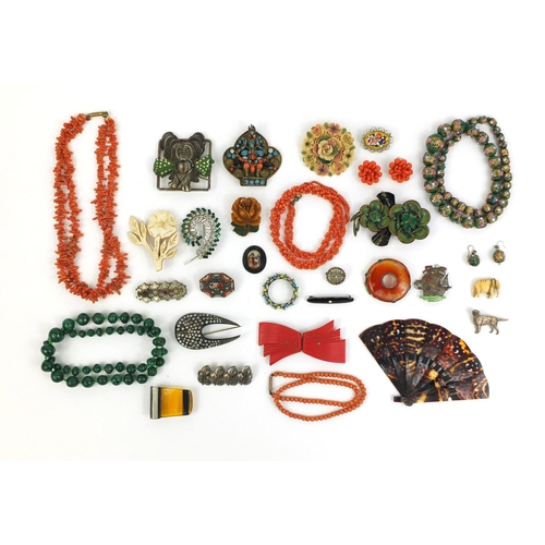 843 - Assorted jewellery including a Scottish hard stone brooch, coral necklace, hand painted glass bead n... 