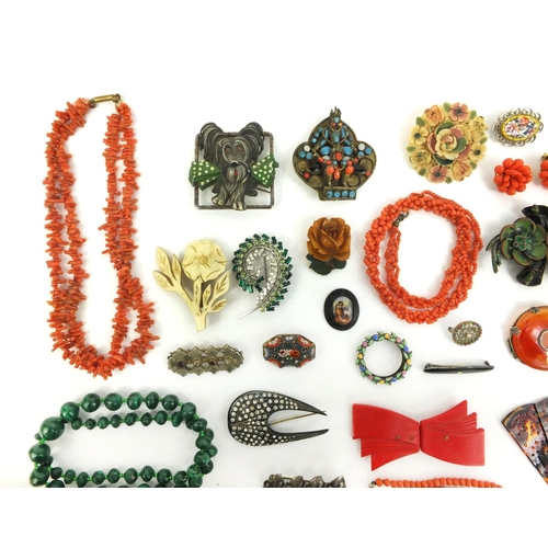 843 - Assorted jewellery including a Scottish hard stone brooch, coral necklace, hand painted glass bead n... 