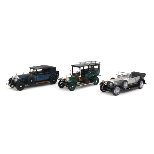 2329 - Three Franklin Mint precision die cast model Rolls-Royce's, comprising a 1929 Phantom 1, 1925 Silver... 