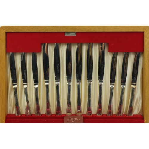 2217 - Six place canteen of Tarnprufe silver plated cutlery