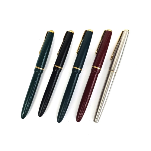 70 - Group of five vintage Parker fountain pens including a Slimfold, Victory and Junior, all with gold n... 