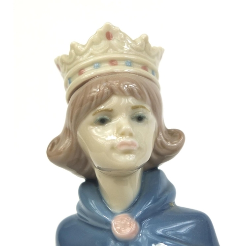 2077 - Lladro Medieval Majesty figure group, factory marks and No.6116 to the base, 23cm high