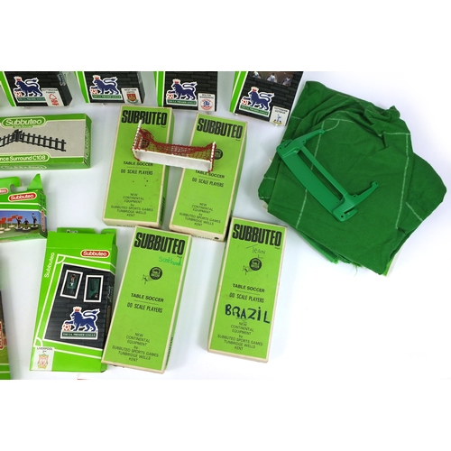 2348 - Selection of boxed Subbuteo table top soccer items including Westham United, Nottingham Forest, Bolt... 