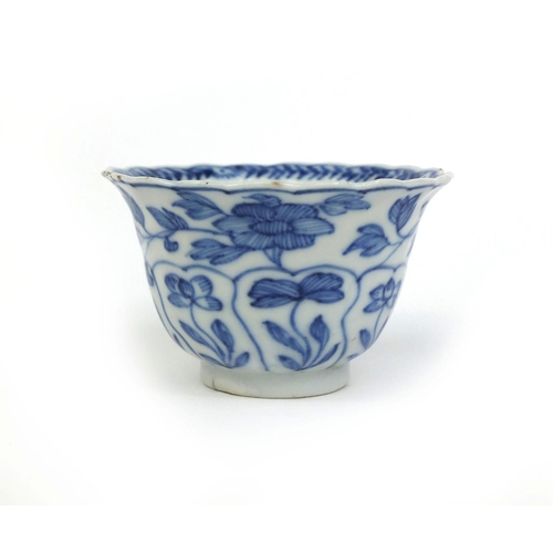 403 - Chinese blue and white porcelain tea bowl, hand painted with flowers, turtle mark to the base, 4.5cm... 