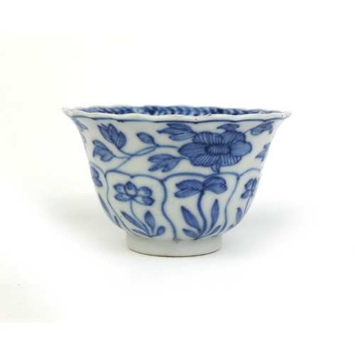 403 - Chinese blue and white porcelain tea bowl, hand painted with flowers, turtle mark to the base, 4.5cm... 