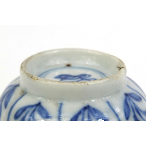 403 - Chinese blue and white porcelain tea bowl, hand painted with flowers, turtle mark to the base, 4.5cm... 