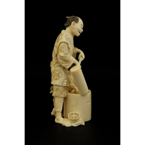 456 - Well detailed Japanese carved ivory okimono of a man and lady washing, character marks to the base, ... 