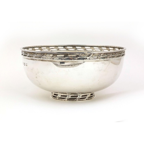 687 - Mappin & Webb circular silver bowl with pierced decoration to the rim and foot, Birmingham 1969, 16.... 