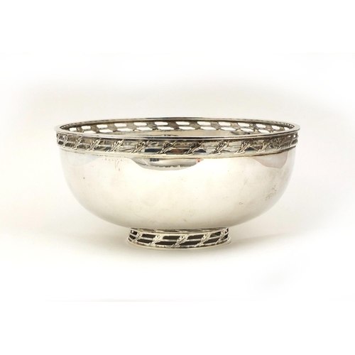 687 - Mappin & Webb circular silver bowl with pierced decoration to the rim and foot, Birmingham 1969, 16.... 