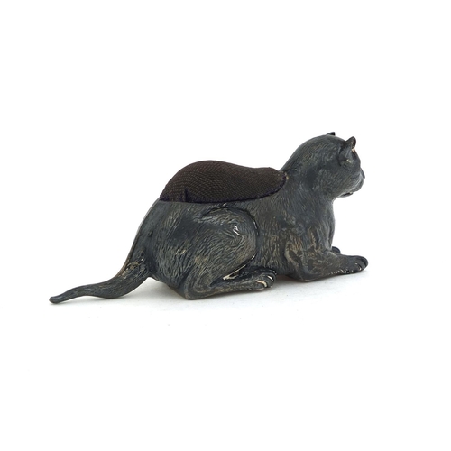652 - Novelty silver pin cushion in the form of cat, A & L Ld Birmingham 1907, 8cm long, approximate weigh... 