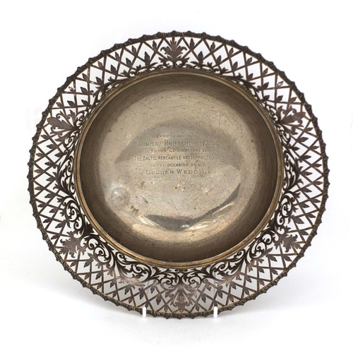 653 - Large circular silver bowl with pierced floral rim, JD & S Sheffield 1910, 30.5cm in diameter, appro... 