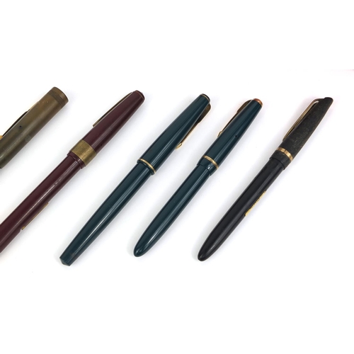 68 - Group of fountain pens including The Conway Stewart no.206 and Parker examples, together with an emp... 