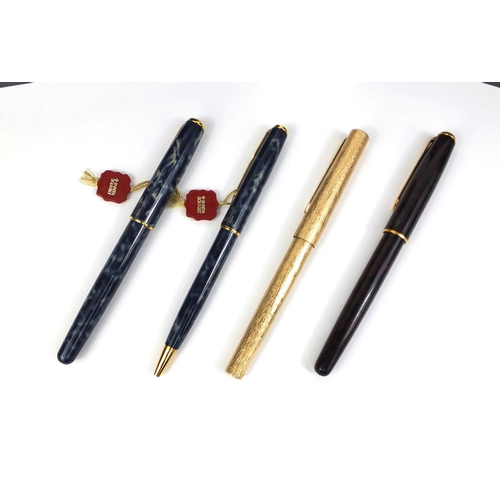 72 - Group of four Parker pens comprising a boxed blue marbleised Parker Sonnet fountain pen and ball poi... 