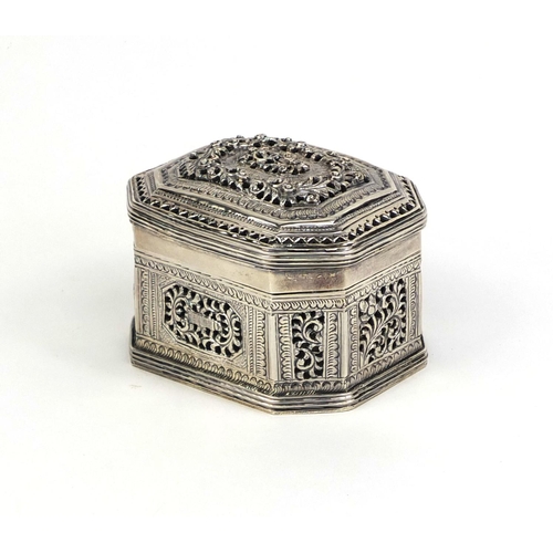 513 - Octagonal Indian unmarked silver box with lift off lid and pierced floral decoration, 6.5cm high x 8... 