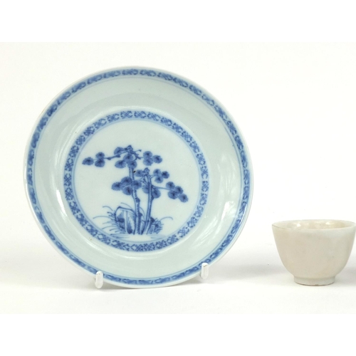 413 - Collection of Chinese cargo ceramics comprising a tea bowl  and two saucers from the Nanking cargo a... 