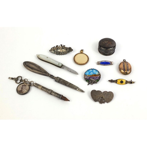 846 - Assorted jewellery including silver brooches, some with enamelled decoration, gold plated lockets, s... 