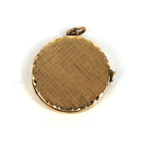 838 - 14ct gold circular locket with engine turned decoration to the back, 2.5cm in diameter, approximate ... 