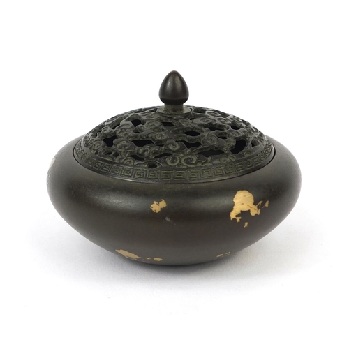 471 - Chinese bronze incense burner, the lid with pierced decoration, character marks to the base, 9.5cm i... 