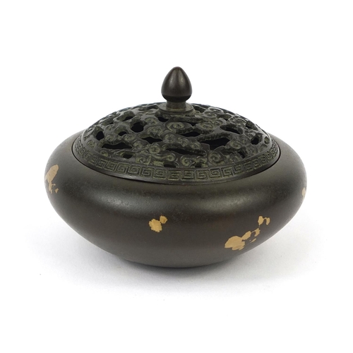 471 - Chinese bronze incense burner, the lid with pierced decoration, character marks to the base, 9.5cm i... 