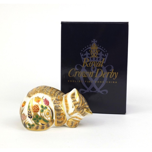 2086 - Boxed Royal Crown Derby Lavender cat paper weight with gold stopper, signature edition of 1500, fact... 