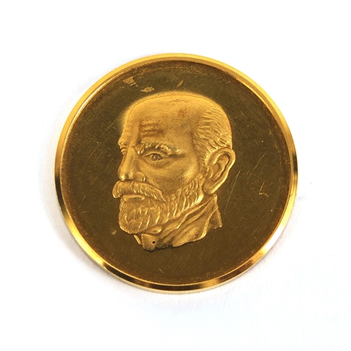 2401 - 9ct gold GESC coin the reverse with a portrait of a gentleman, approximately 2.8cm in diameter, appr... 