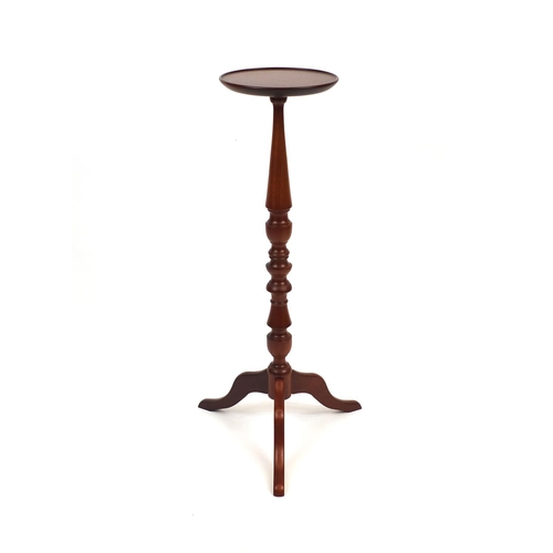 2053 - Turned mahogany torchere with tripod feet, 101cm high