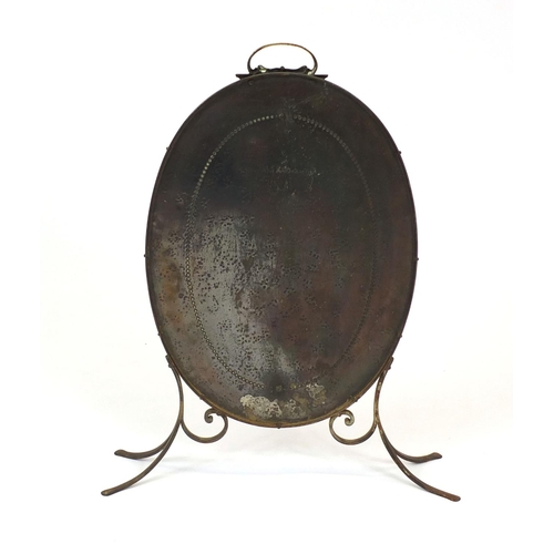 2059 - Copper and brass fire screen with brass handle and feet, 76cm high